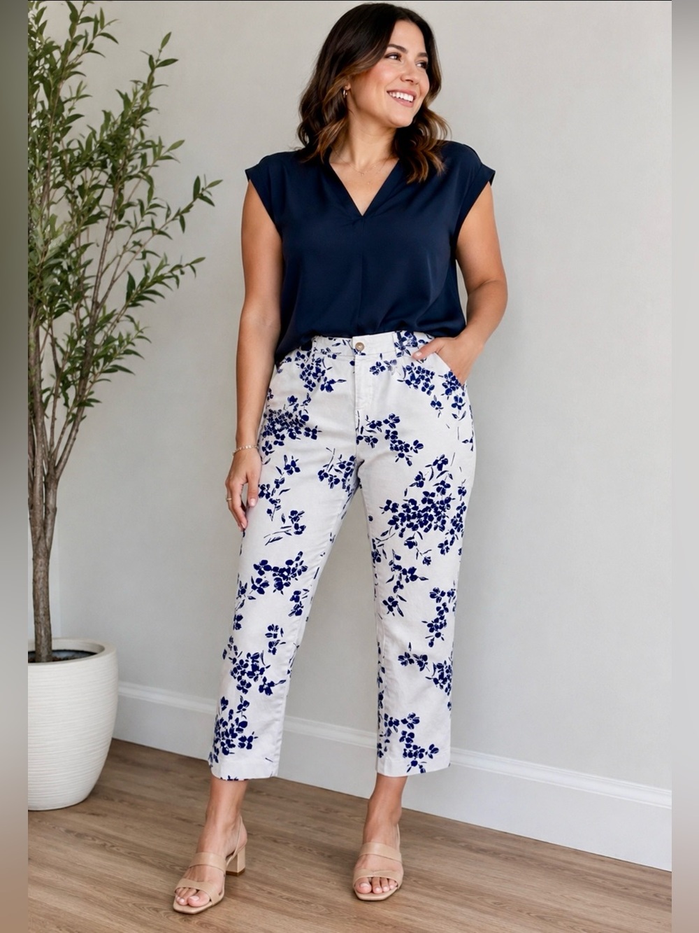 Gap Slim City Floral Cropped Khakis - White & Navy - Size 6R